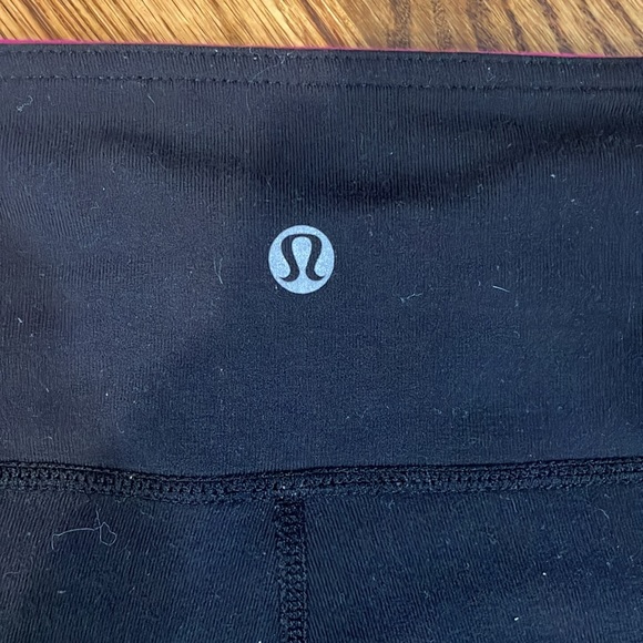 Women’s Lululemon Wide Leg Crop Black Capri Pants. Size 8. Excellent Condition. - Picture 10 of 12
